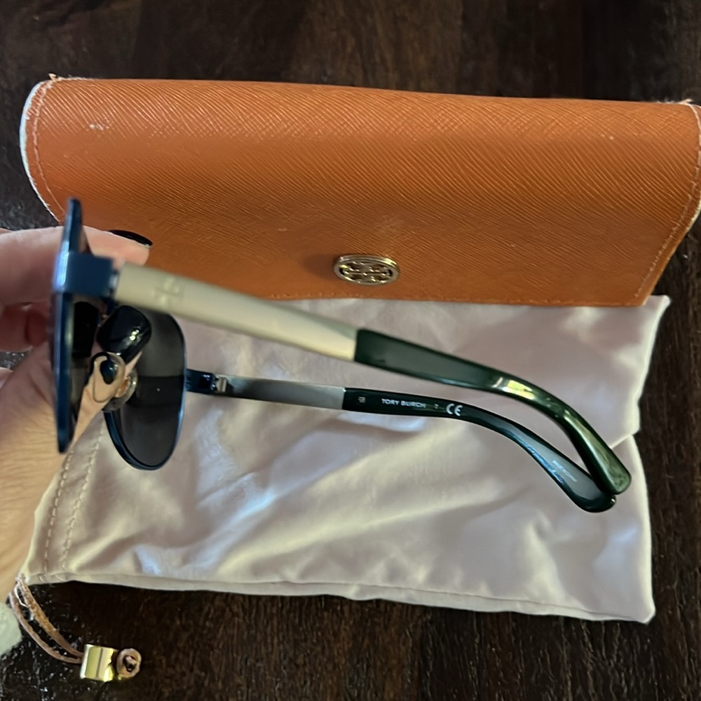 Aviator sunglasses - Picture 2 of 4